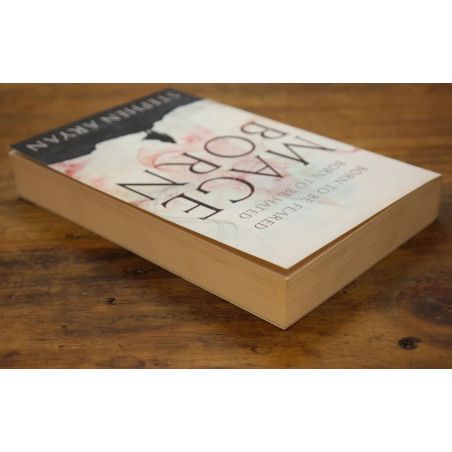 Mageborn | Magic | Mickle & More Second-Hand Books